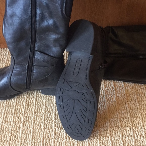 Black knee high boots. Size 8 - Picture 3 of 3